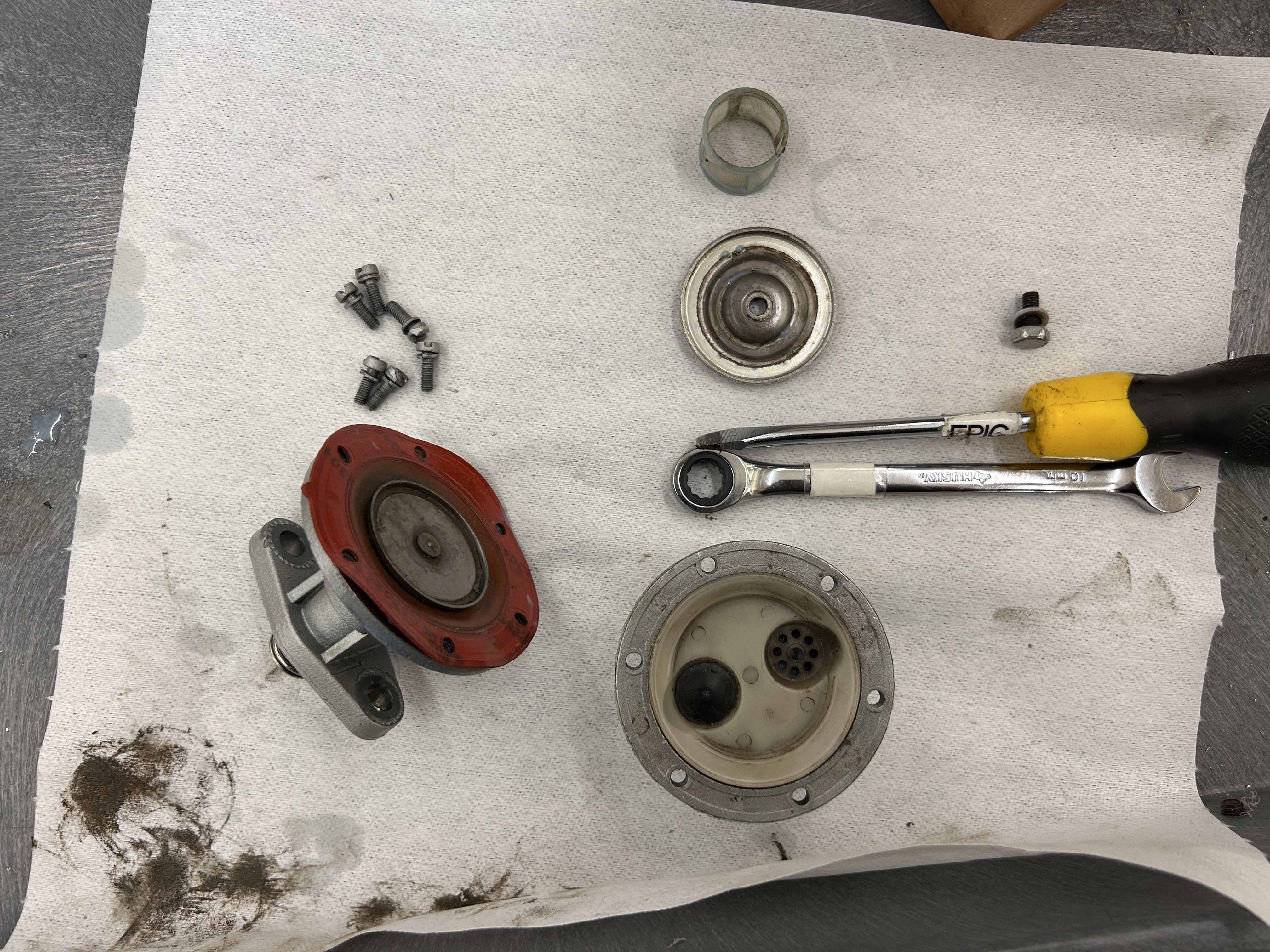 Cold saw hydraulic pump maintenance