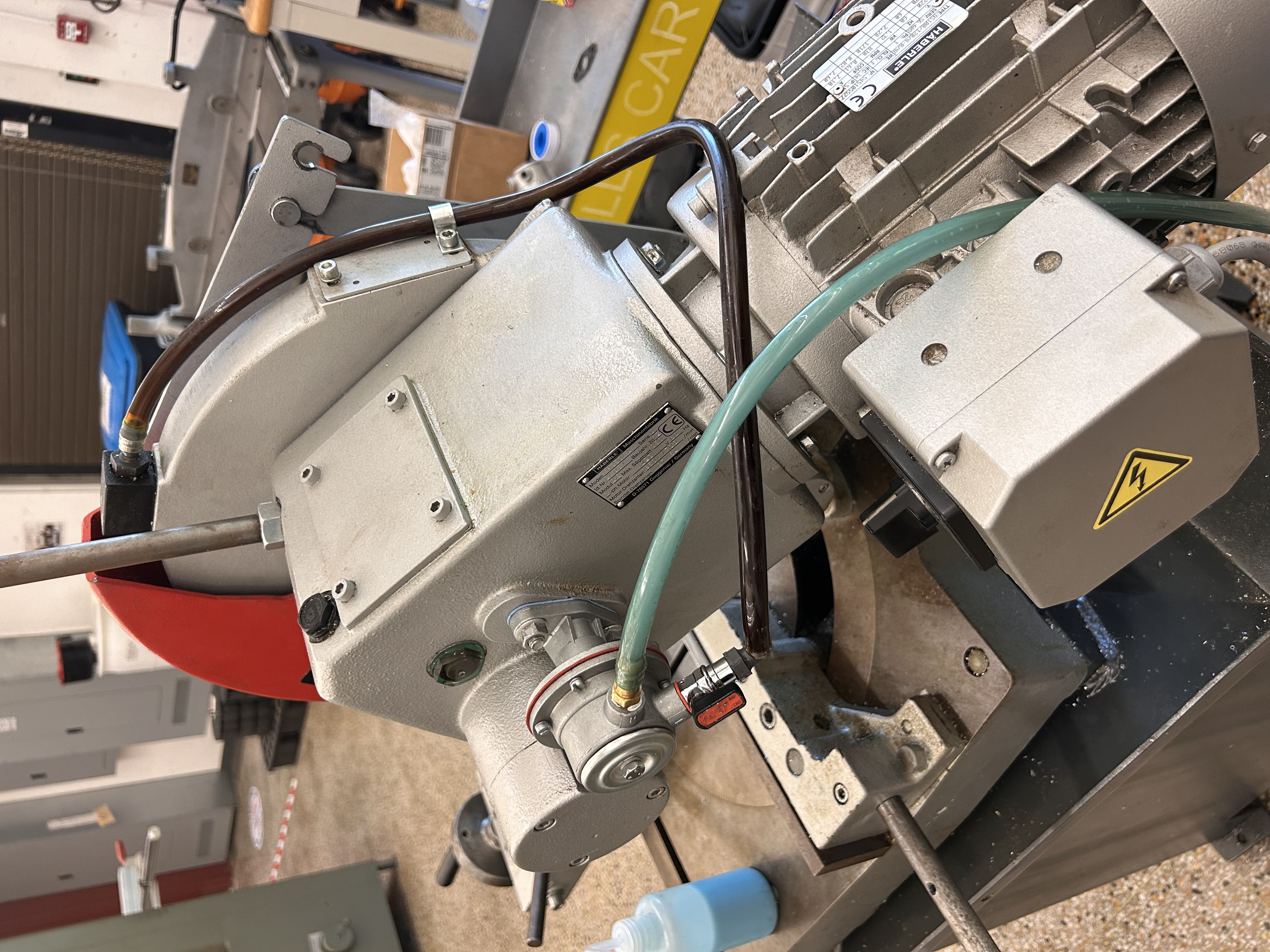 Cold saw hydraulic pump disassembly process